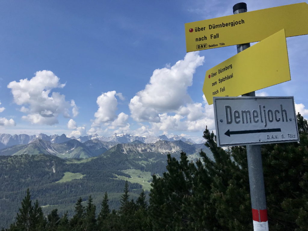 Sylvensteinsee wandern - auf Dürrnberg und Demeljoch wandern - mit Ausblick zum Karwendel