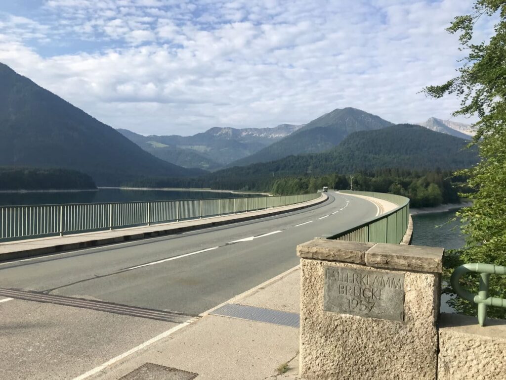 Die Faller Klamm Brücke ist die Verbindung nach Vorderriss