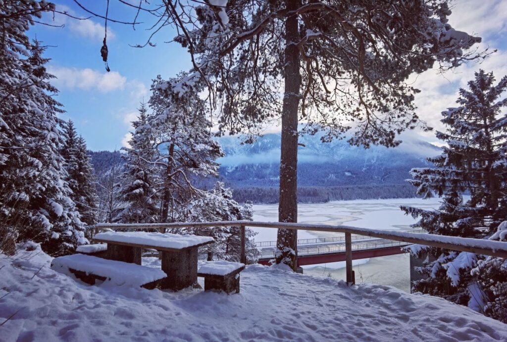 Der Sylvensteinsee Aussichtspunkt im Winter